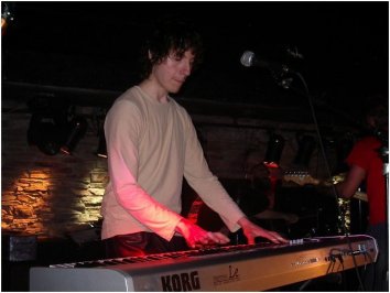 Kenny Woods backed up Rober Urban on keyboards