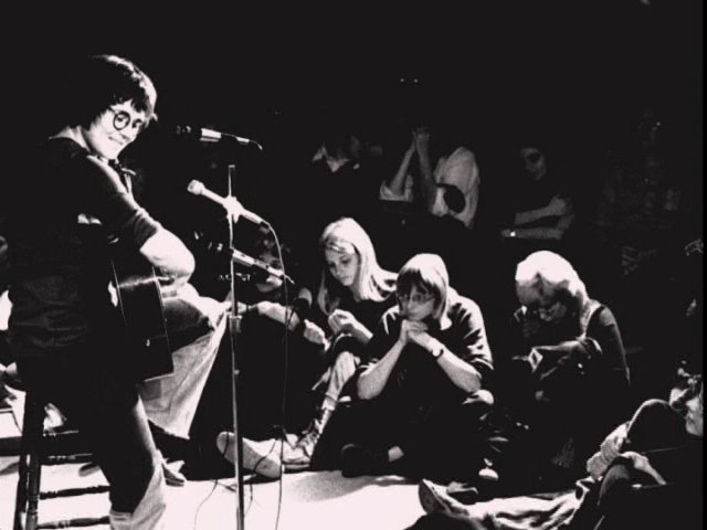 Meg, in concert